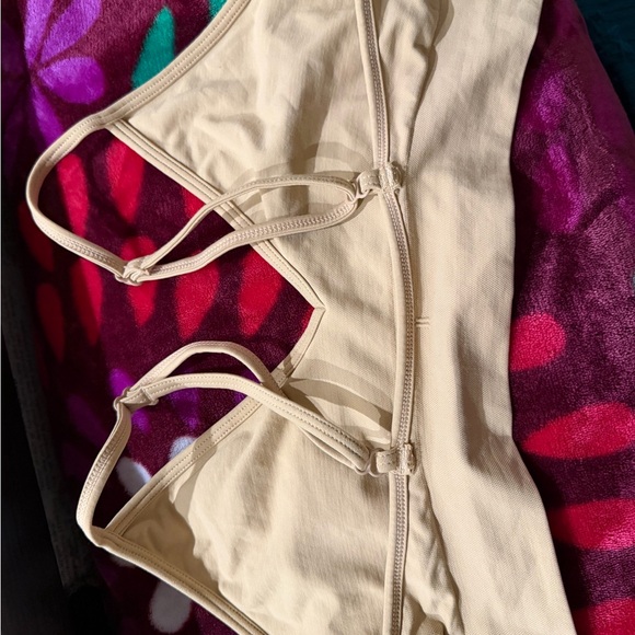 SKIMS Cream Bra - Picture 3 of 3